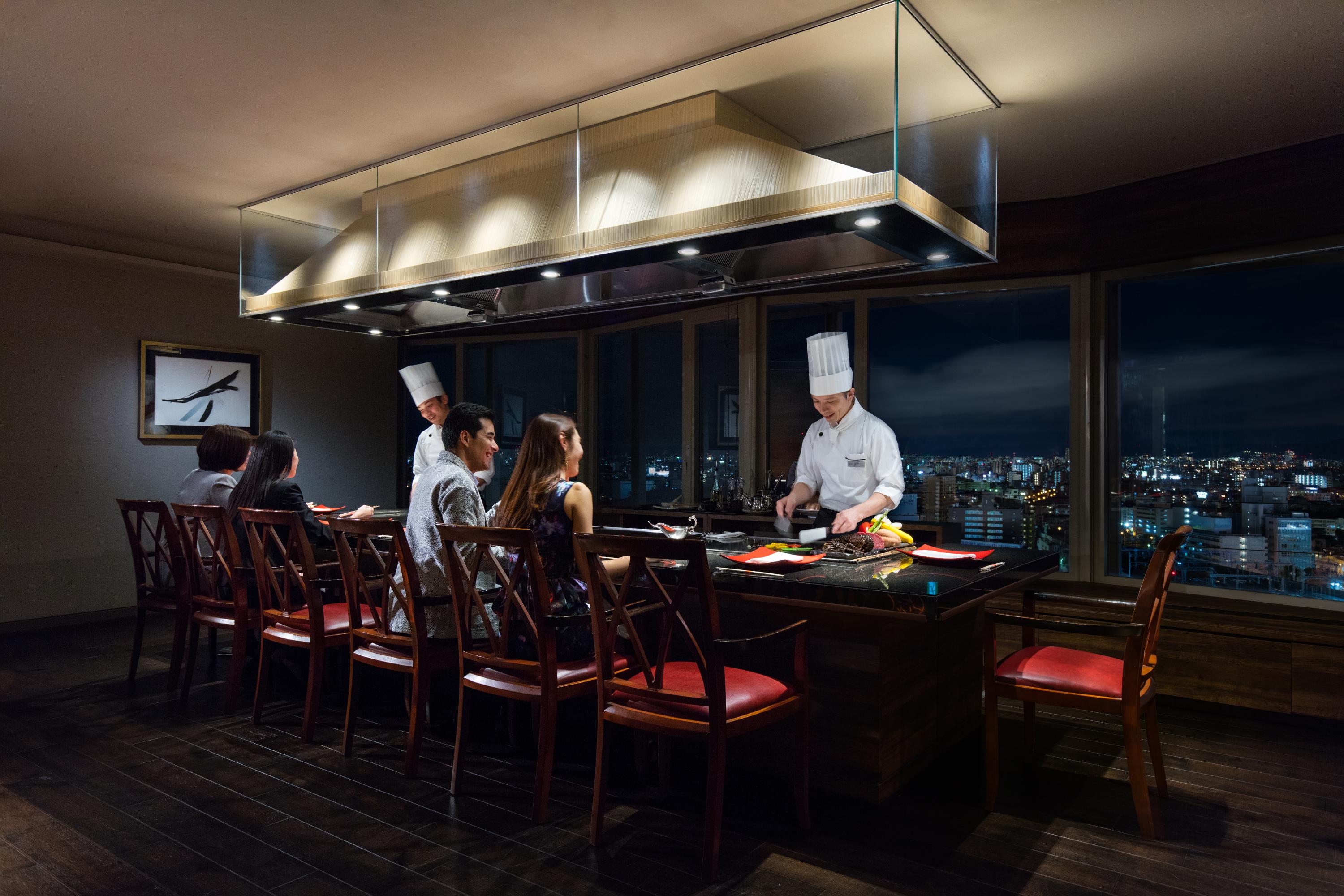 新大阪车站万怡酒店 外观 照片 A private chef's table at the Mandarin Oriental Tokyo