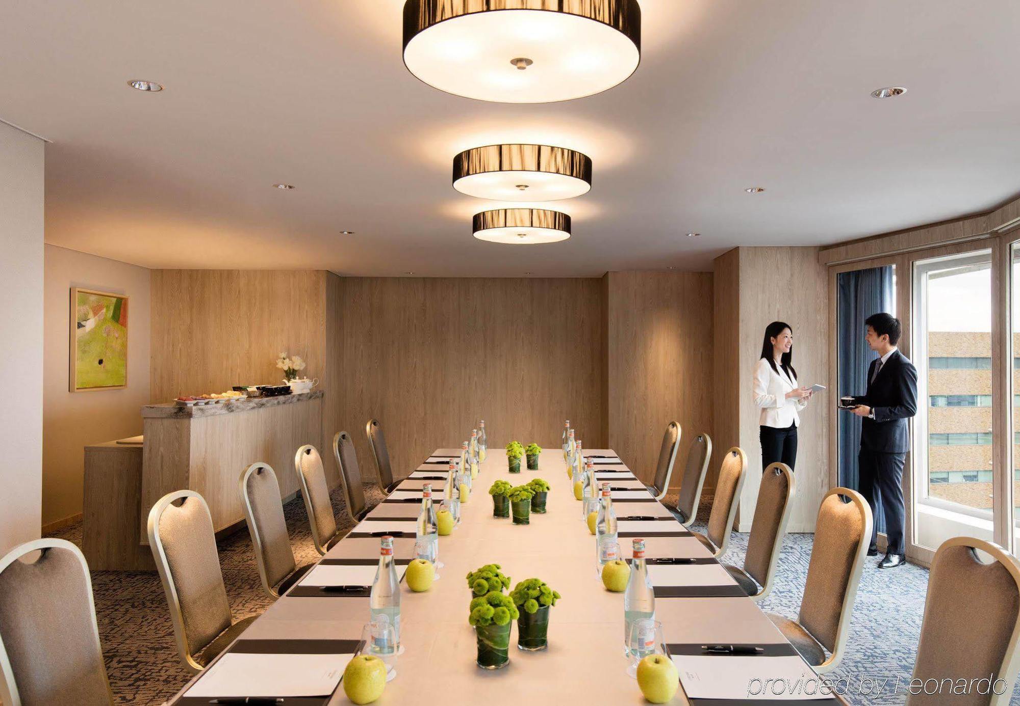 新大阪车站万怡酒店 外观 照片 Meeting room